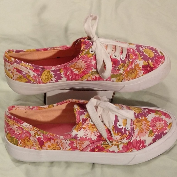 Mossimo Pink Purple Canvas Sneakers - lightly used - Picture 3 of 10